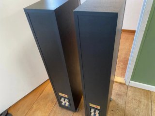 Altavoces DALI IKON 6 HOBO
