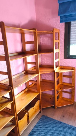 Estanterías de madera + 3 cajones de regalo