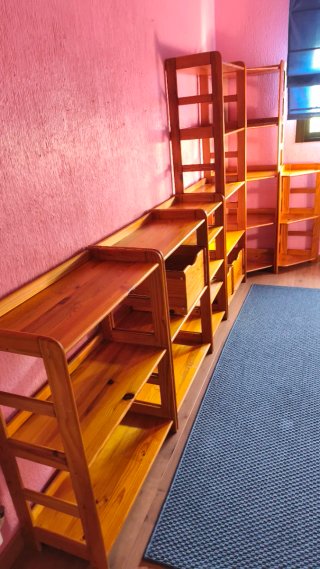 Estanterías de madera + 3 cajones de regalo