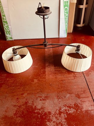 Lámpara de techo beige y marrón