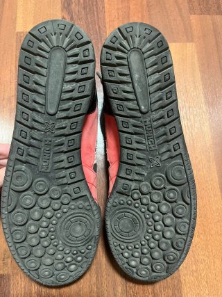 Zapatillas Munich Talla 39 rojo fresa y Negra