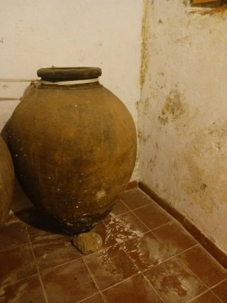 2 Tinajas de piedra antiguas