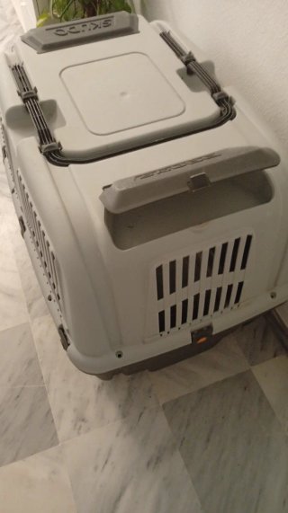 Transportín para perro gris y blanco