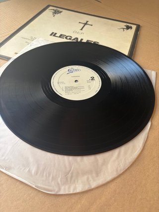 LP Ilegales - Todos Están Muertos