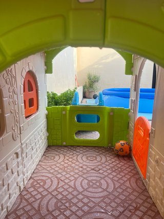 Casa de juguete Feber con tobogán