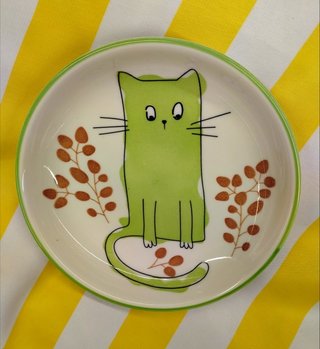 Plato decorativo de porcelana con gato