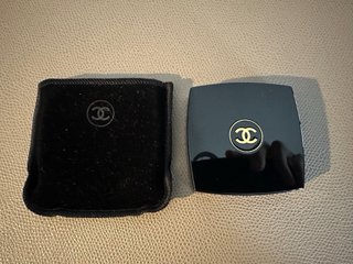Sombra Chanel Dourada