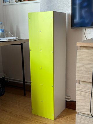 Estantería moderna blanca y verde