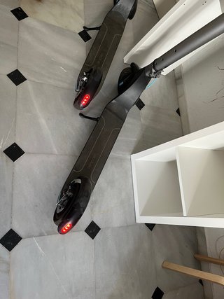 2 Patinetes Eléctricos Cecotec + Escritorio