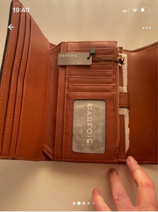 Cartera Parfois efecto vaquero con tachuelas dorad