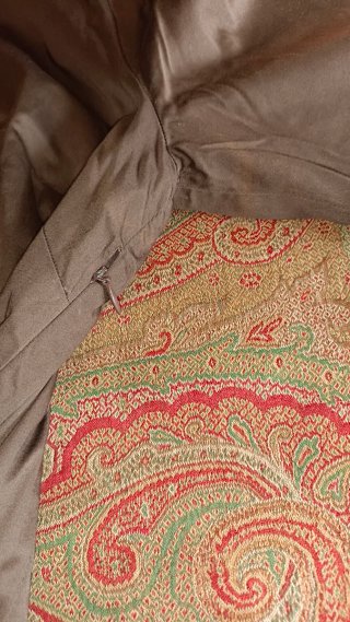 Vestido marrón con detalles étnicos