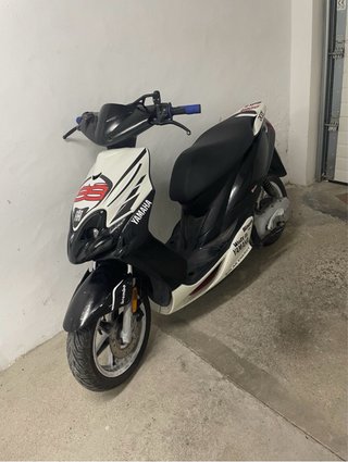 Yamaha Jog RR Negra y Blanca