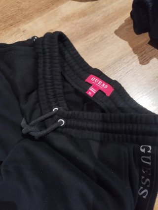 Conjunto deportivo Guess negro