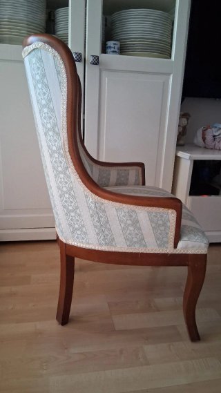 Poltrona imbottita in stile classico