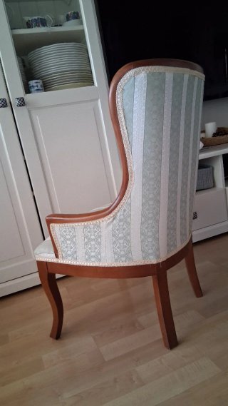 Poltrona imbottita in stile classico