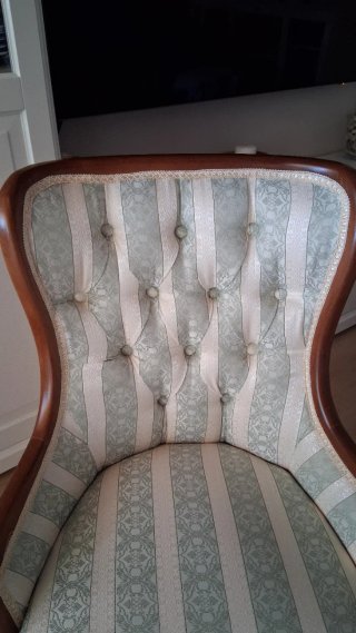 Poltrona imbottita in stile classico
