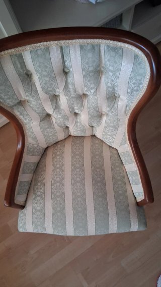 Poltrona imbottita in stile classico