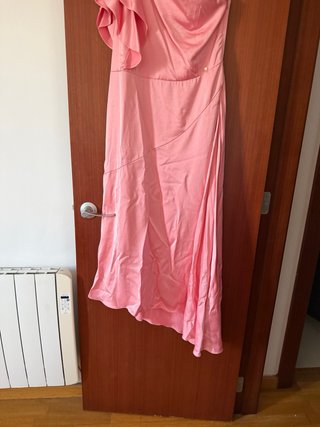 Vestido rosa asimétrico invitada