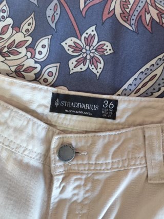 Pantalón cargo beige recto Stradivarius