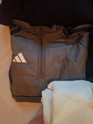 Lote Ropa: 4 Sudaderas y 2 Chaquetas