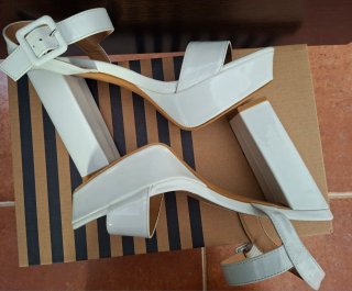 Sandalias tacón blancas T39