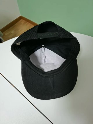Gorra negra de red