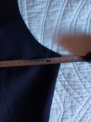 Elegante chaleco negro sin mangas
