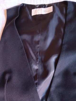 Elegante chaleco negro sin mangas