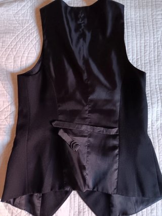 Elegante chaleco negro sin mangas