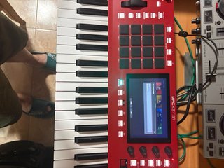 Akai MPC Key 37 Profesional funciona perfectamente