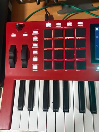 Akai MPC Key 37 Profesional funciona perfectamente