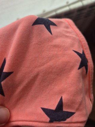 Top rosa con estrellas