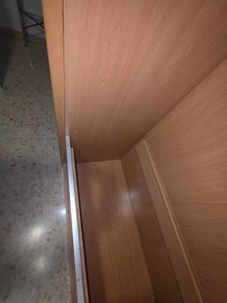 Armario de madera color miel