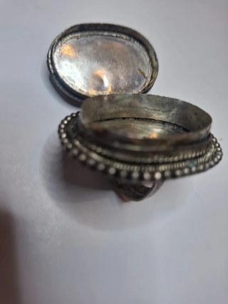Anillo Vintage Étnico con Compartimento