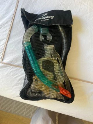 Aletas, neoprenos y kit de snorkel.
