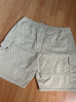 Pantalón corto cargo beige talla L