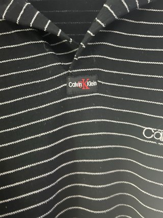 Camisa Polo Calvin Klein Rayas Negras y Plateadas
