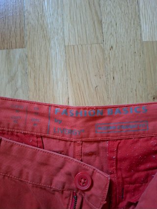 Pantalón corto rojo recto Livergy talla 42