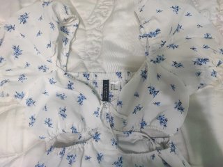 Vestido H&M floral blanco y azul