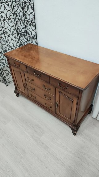 Aparador de madera clásico