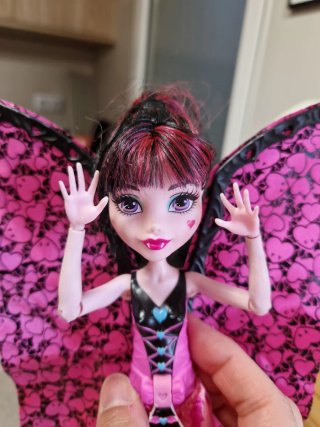 Monster High Draculaura con alas