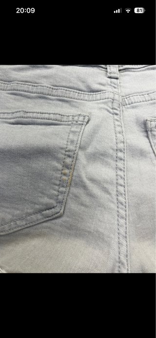 Vaqueros Mango grises desgastados