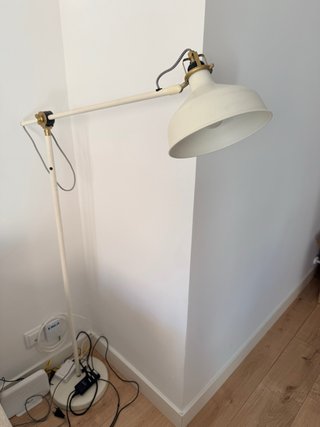 Lámpara de pie blanca Ikea