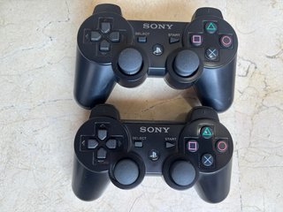 PS3 + 2 Mandos + Eye Cam + 14 Juegos