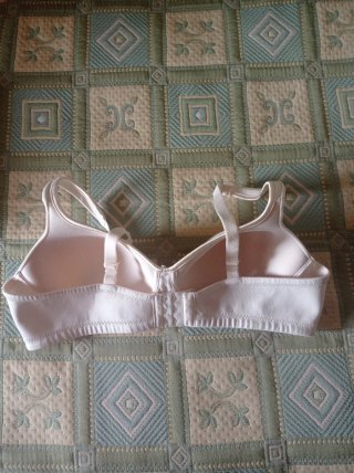 Sujetador color crema,  talla 105B