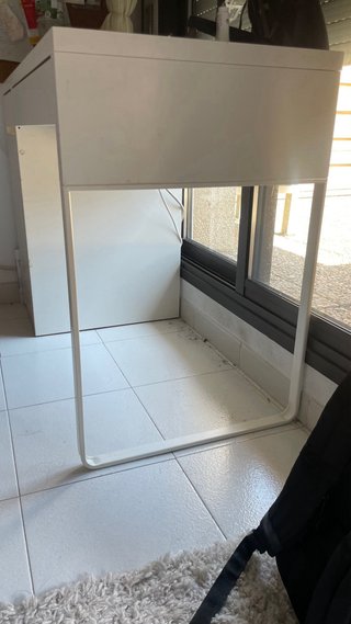 Desktop/escritorio con cajones pasra guardar cosas