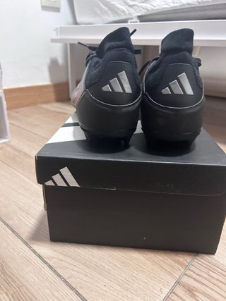 Zapatillas Adidas Fútbol Negras y Rosas