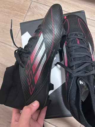 Zapatillas Adidas Fútbol Negras y Rosas