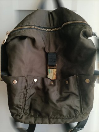Mochila Zara Verde Oliva y Dorada