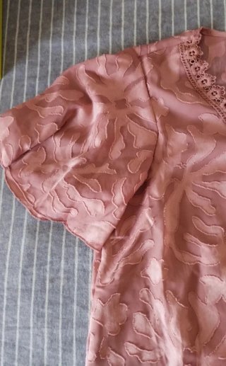 Camicetta rosa con pizzo